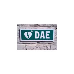 Plaque de signalisation extérieure pour défibrillateur