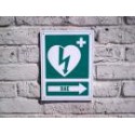 Panneau fléche extérieure pour défibrillateur
